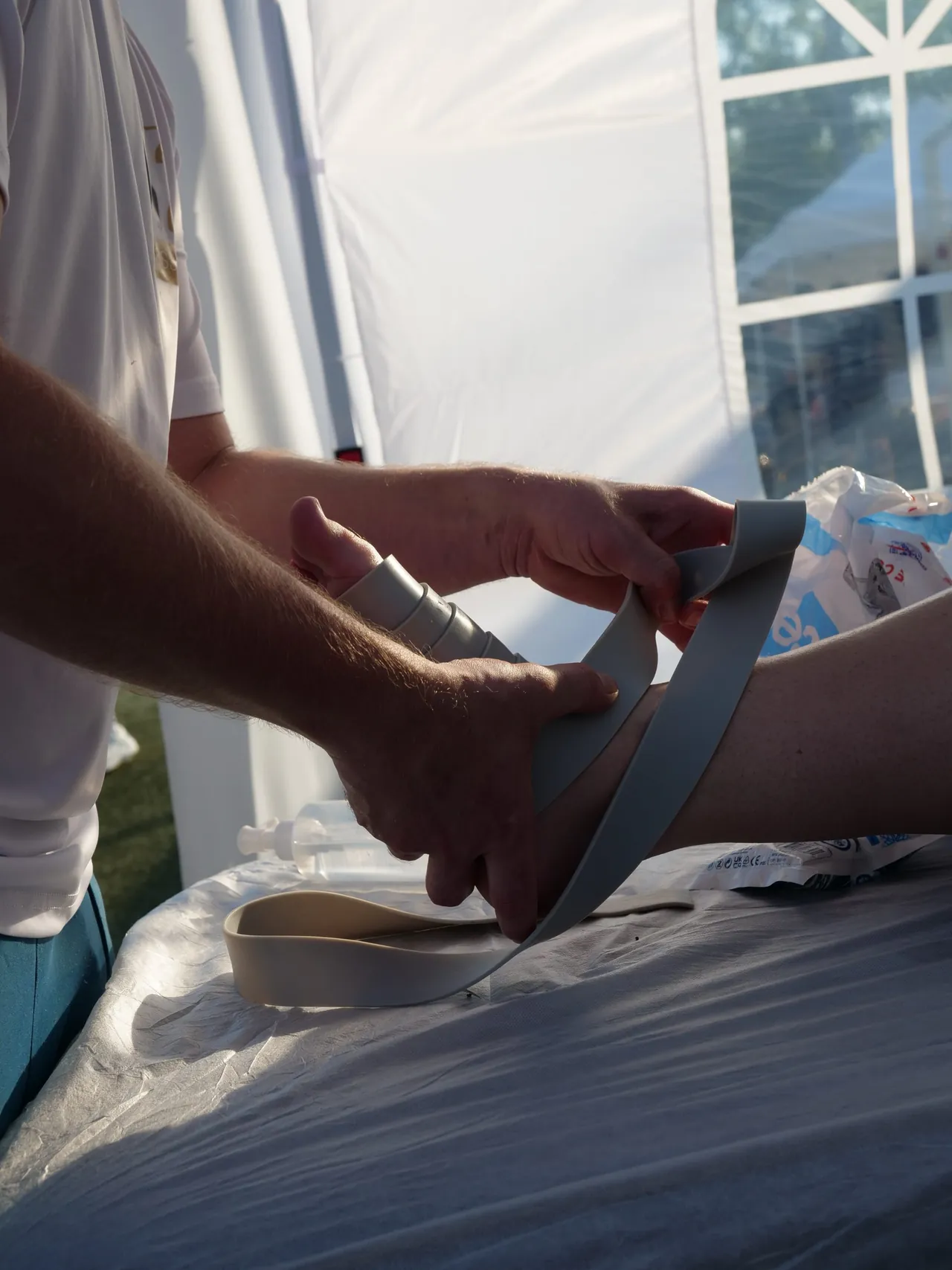Flossing im Rahmen der Sportmassage und Mobilisation
