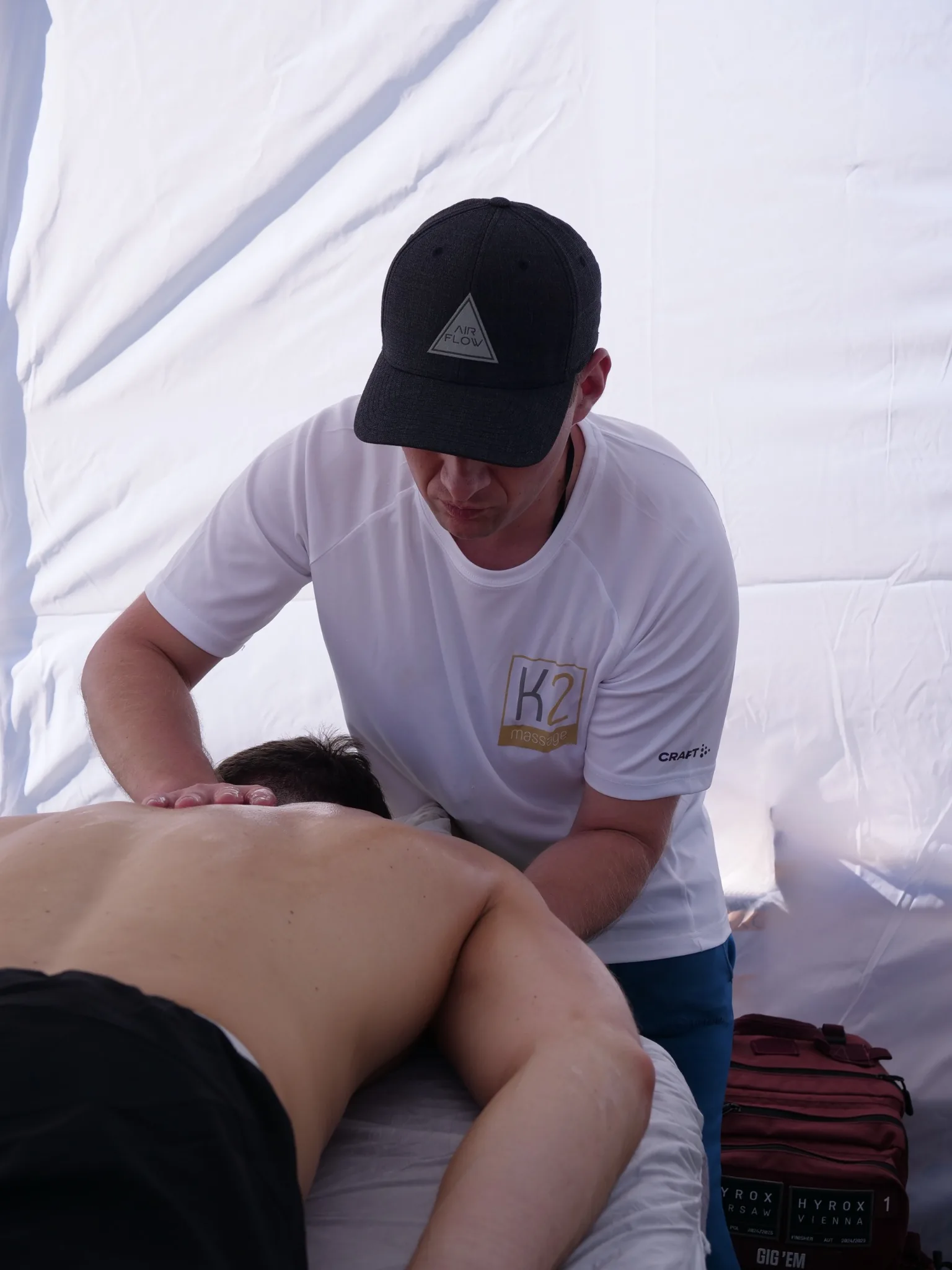 Professionelle Sportmassage bei einem HYROX-Wettkampf in Wien