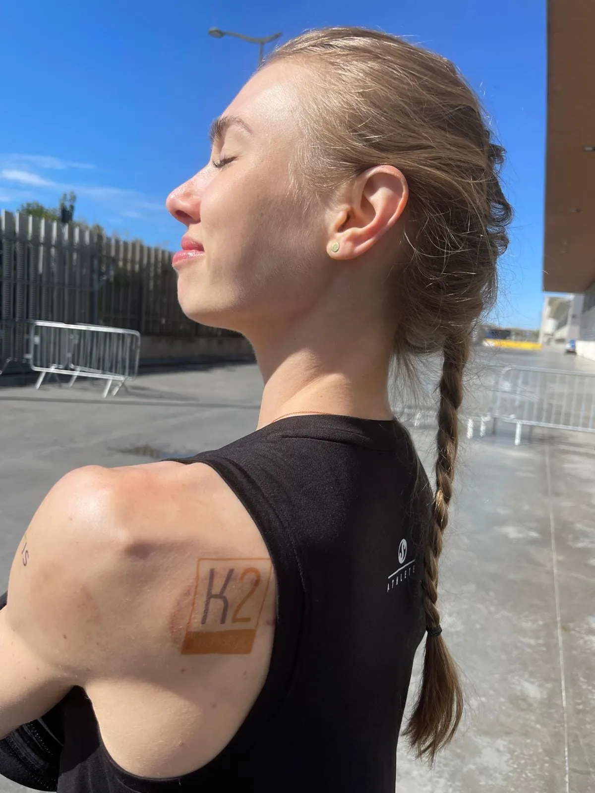 K2 Massage – Athletin mit K2 Massage Branding